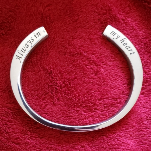 unmarked Jewelry - ALWAYS IN MY HEART BRACELET